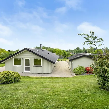 Awesome Home In Hejls With Wifi 度假居