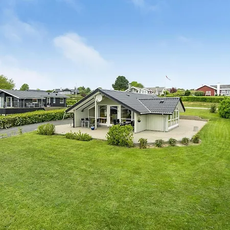 Awesome Home In Hejls With Wifi 度假居 *